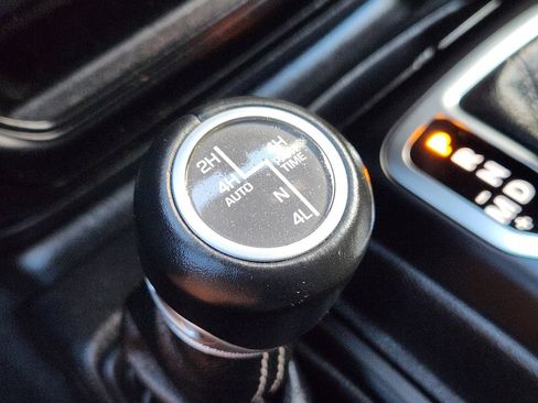 Used 2020 Jeep Wrangler Unlimited Sahara AWD/4WD image 28