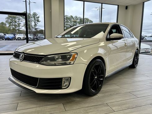Used 2014 Volkswagen Jetta GLI image 3