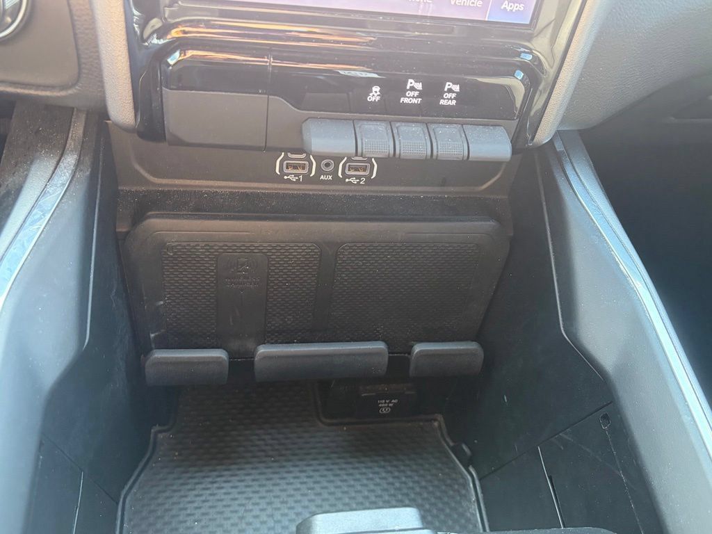 Used 2025 RAM 1500 Laramie w/ Sport Appearance Package AWD/4WD image 35