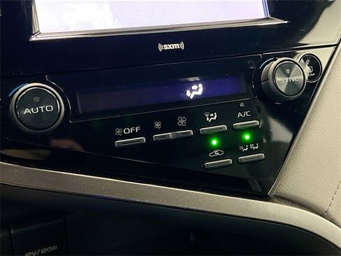 Used 2020 Toyota Camry SE image 12