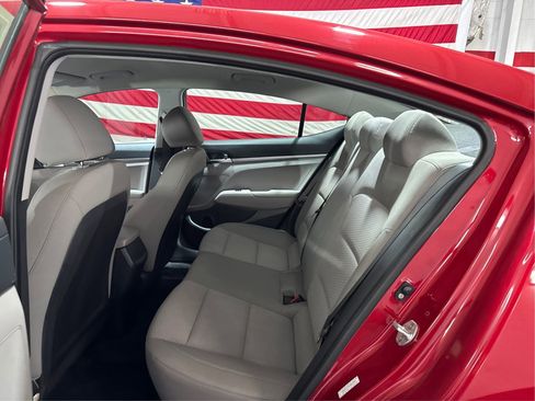 Used 2019 Hyundai Elantra SE image 10