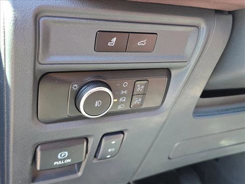 Used 2024 Ford Expedition Limited image 9