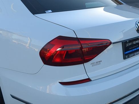 Used 2017 Volkswagen Passat 1.8T SE image 11