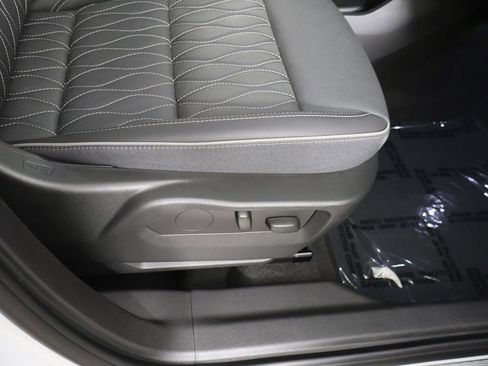 Used 2023 Buick Envision Avenir AWD/4WD image 37