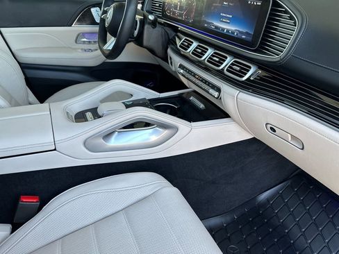 Used 2025 Mercedes-Benz GLS 450 4MATIC image 15