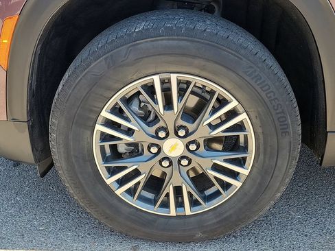 Used 2024 Chevrolet Traverse LT FWD image 17