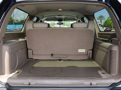 Used 2005 Chevrolet Suburban LT w/ Preferred Equipment Group RWD image 17