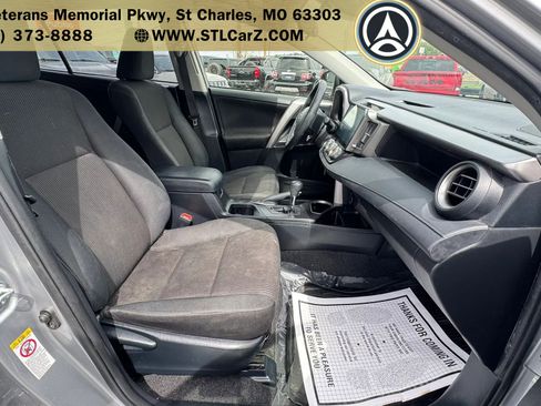 Used 2018 Toyota RAV4 LE w/ All Weather Liner Package FWD image 20