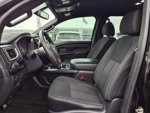 Used 2018 Nissan Titan SV w/ SV Convenience Package RWD image 16