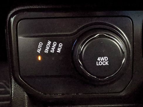 Used 2023 Jeep Renegade Latitude AWD/4WD image 10