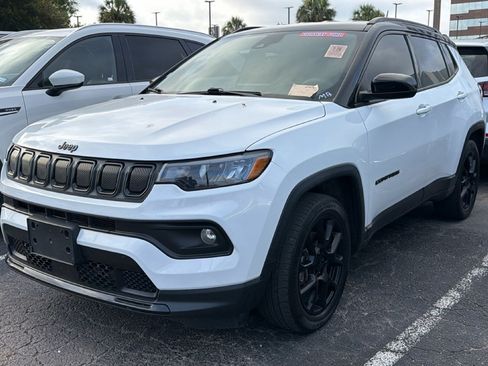 Used 2022 Jeep Compass Latitude FWD image 3