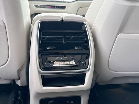 New 2026 BMW X7 M60i image 21