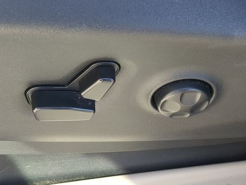 Used 2024 Chrysler Pacifica Limited image 20