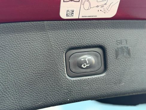 Used 2019 Ford Edge Titanium FWD image 12