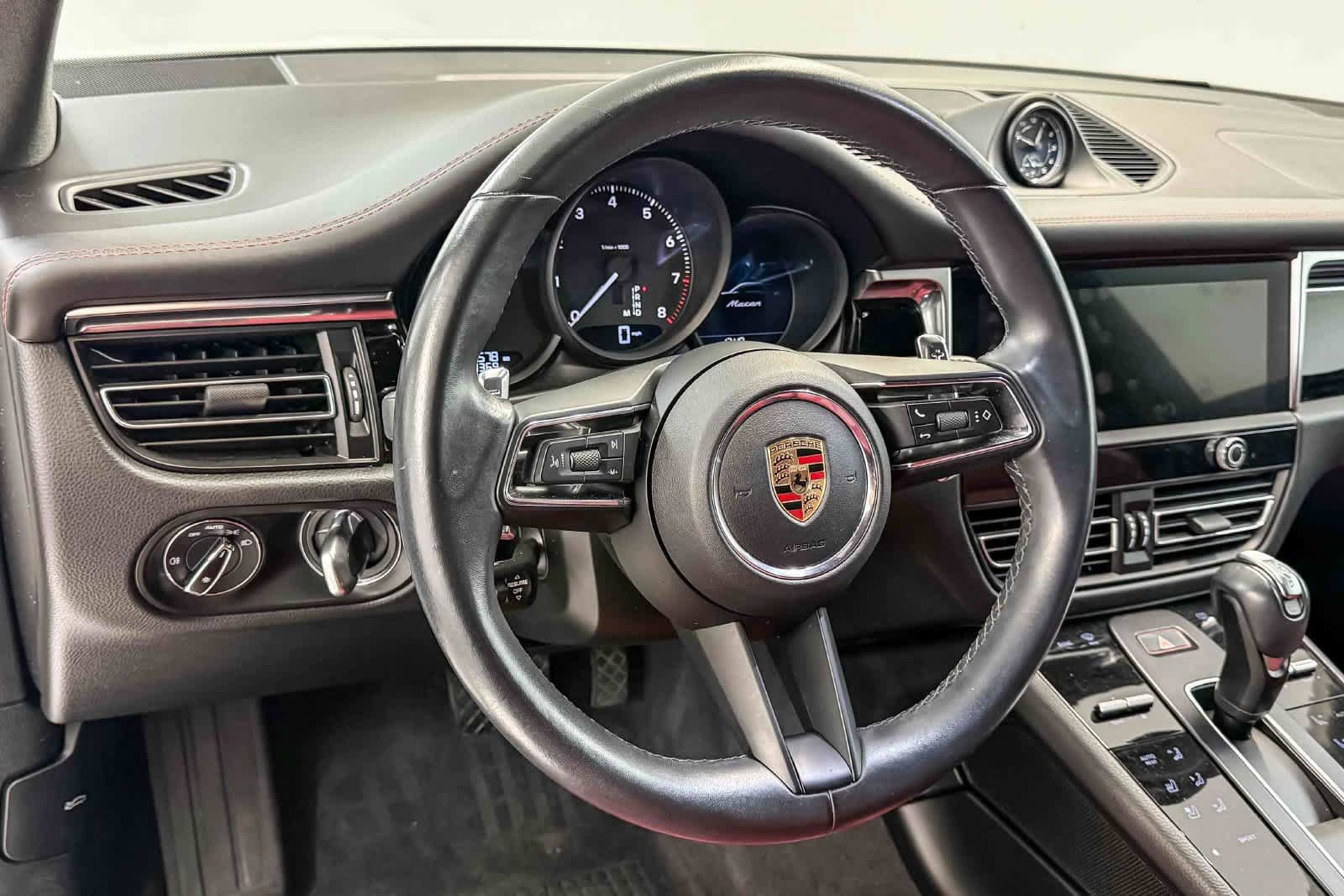 Certified 2024 Porsche Macan AWD/4WD image 4