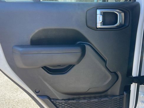 New 2025 Jeep Gladiator Willys image 25