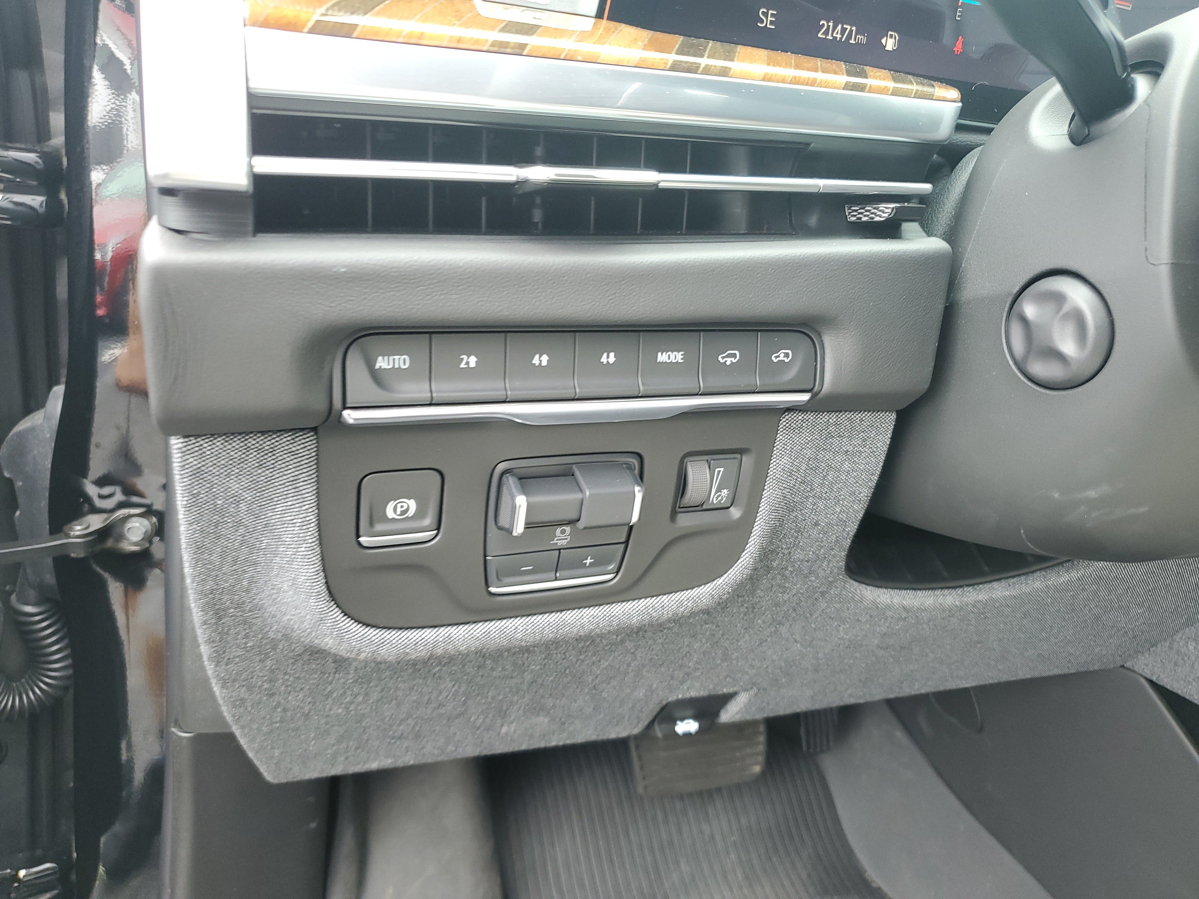 Used 2025 Cadillac Escalade ESV Sport Platinum w/ LPO, Floor Liner Package AWD/4WD image 24