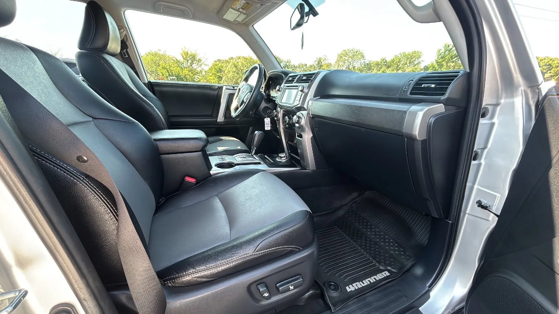 Used 2017 Toyota 4Runner SR5 Premium AWD/4WD image 34