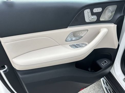 Used 2023 Mercedes-Benz GLS 450 4MATIC image 11