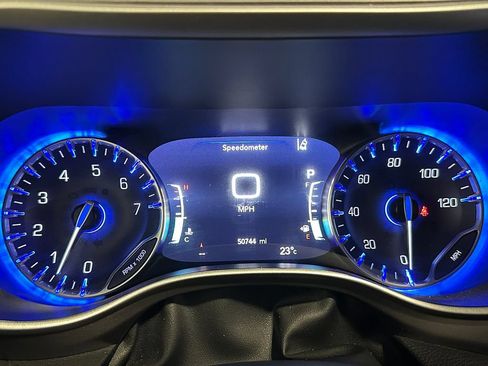 Used 2023 Chrysler Pacifica Touring-L FWD image 34
