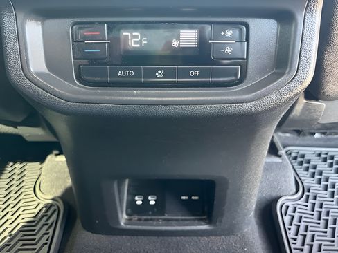 Used 2024 Volkswagen Atlas SE FWD image 33