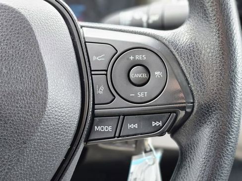 Used 2021 Toyota Corolla LE image 18