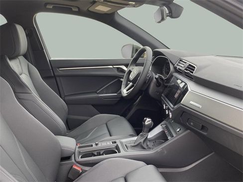 Used 2025 Audi Q3 2.0T Premium w/ Convenience Package image 9