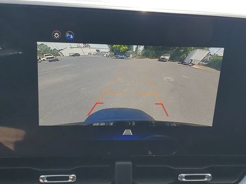 Used 2025 Chevrolet Equinox LT AWD/4WD image 23