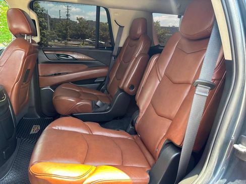 Used 2020 Cadillac Escalade Luxury AWD/4WD image 27