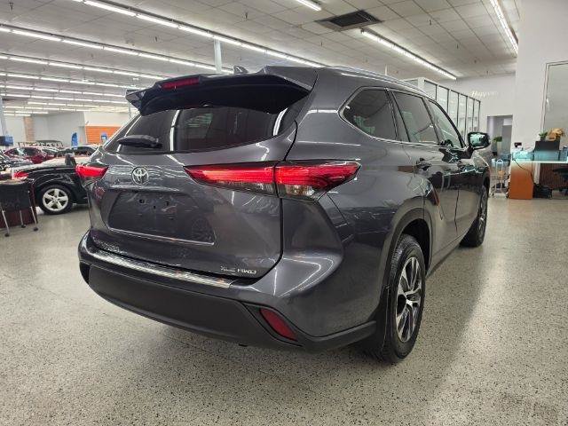 Used 2020 Toyota Highlander XLE AWD/4WD image 5