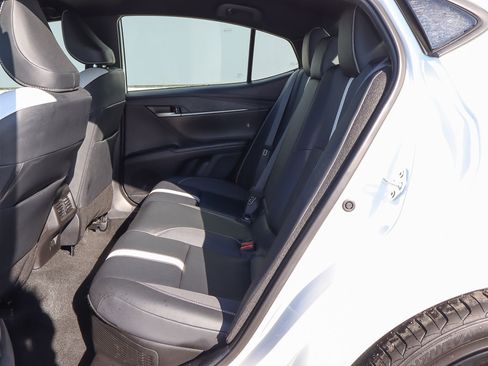 Used 2025 Toyota Camry SE image 8