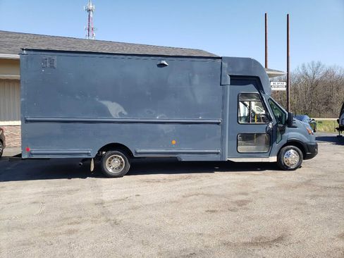 Used 2022 Ford Transit 350 DRW image 5