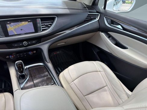 Certified 2018 Buick Enclave Essence FWD image 30