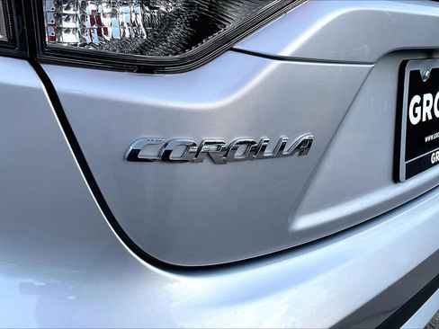 Used 2021 Toyota Corolla LE image 29