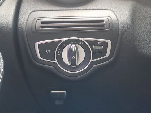 Used 2022 Mercedes-Benz GLC 300 4MATIC w/ AMG Line image 21