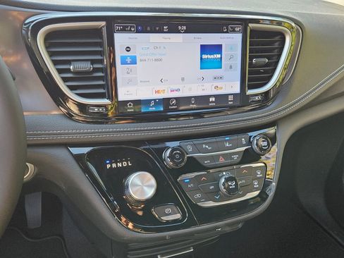 New 2026 Chrysler Pacifica Select image 20