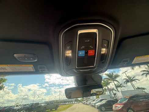 New 2025 Jeep Grand Cherokee Limited image 12