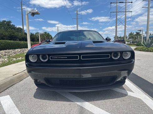 Used 2021 Dodge Challenger SXT w/ Plus Package image 8