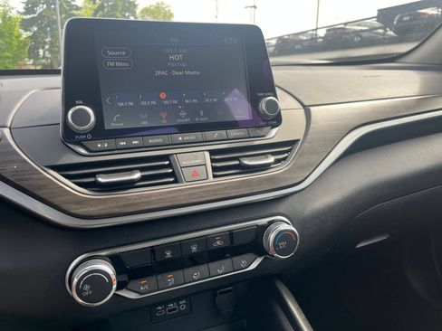 Used 2025 Nissan Altima 2.5 SV FWD image 20