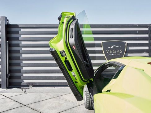 Used 2025 Lamborghini Revuelto AWD/4WD image 35