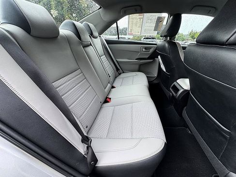 Used 2015 Toyota Camry SE FWD image 19