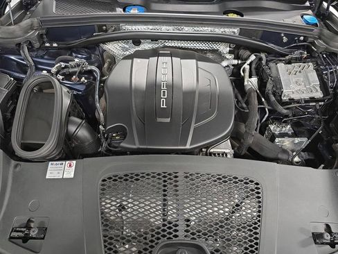 Certified 2021 Porsche Macan AWD/4WD image 33