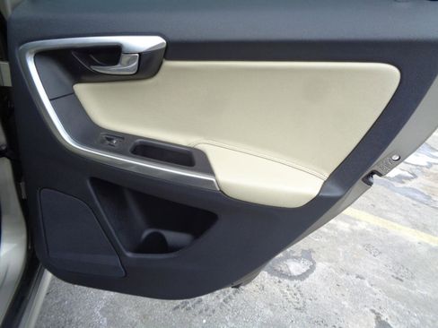 Used 2016 Volvo XC60 T5 Platinum w/ Protection Package image 25