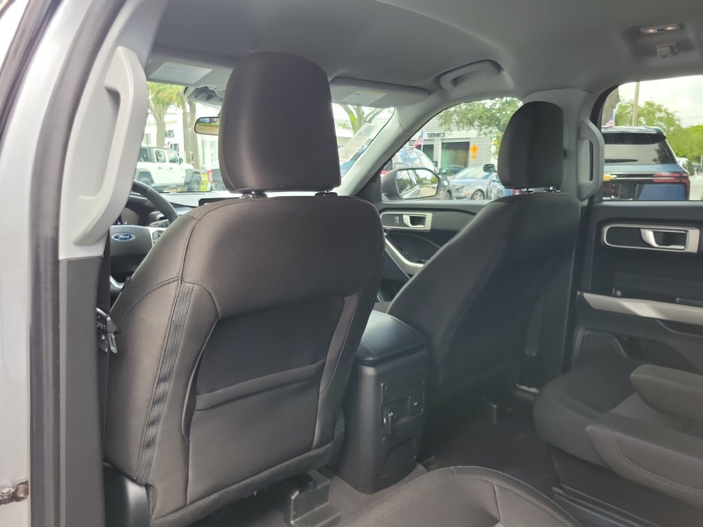 Used 2024 Ford Explorer XLT RWD image 10