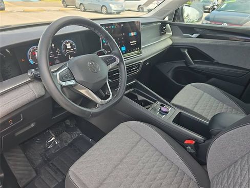 Used 2025 Volkswagen Tiguan S FWD image 13