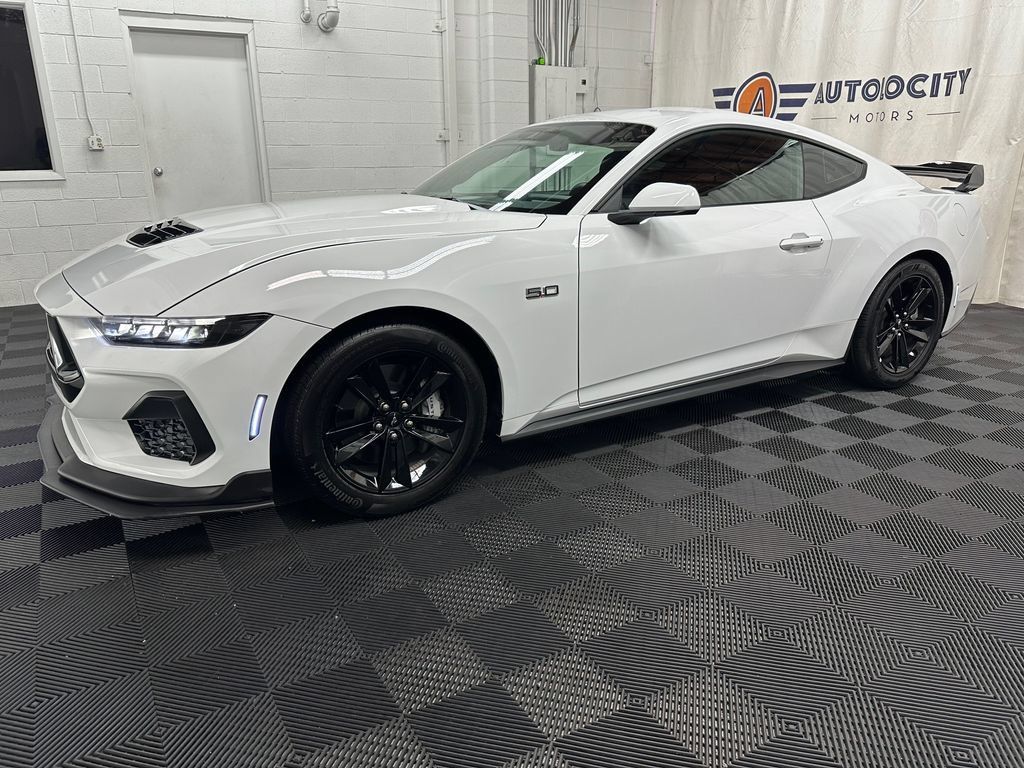 Used 2025 Ford Mustang GT RWD image 5
