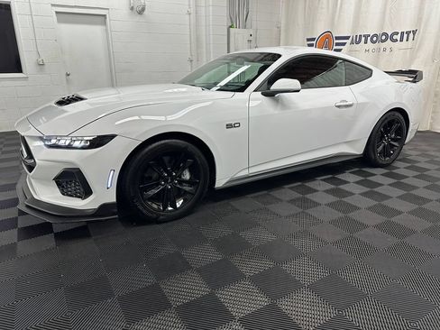 Used 2025 Ford Mustang GT RWD image 5