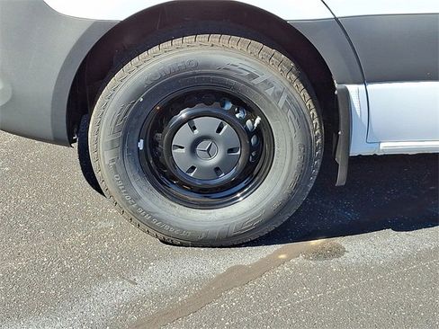 Used 2025 Mercedes-Benz Sprinter 2500 image 8