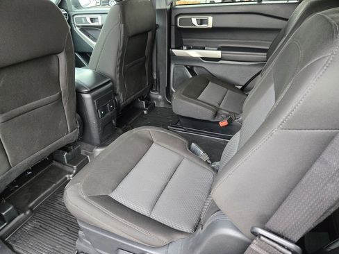 Used 2024 Ford Explorer XLT image 35