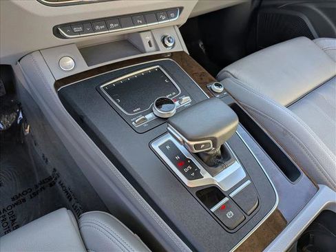 Used 2019 Audi Q5 2.0T Premium Plus w/ Premium Plus Package AWD/4WD image 12